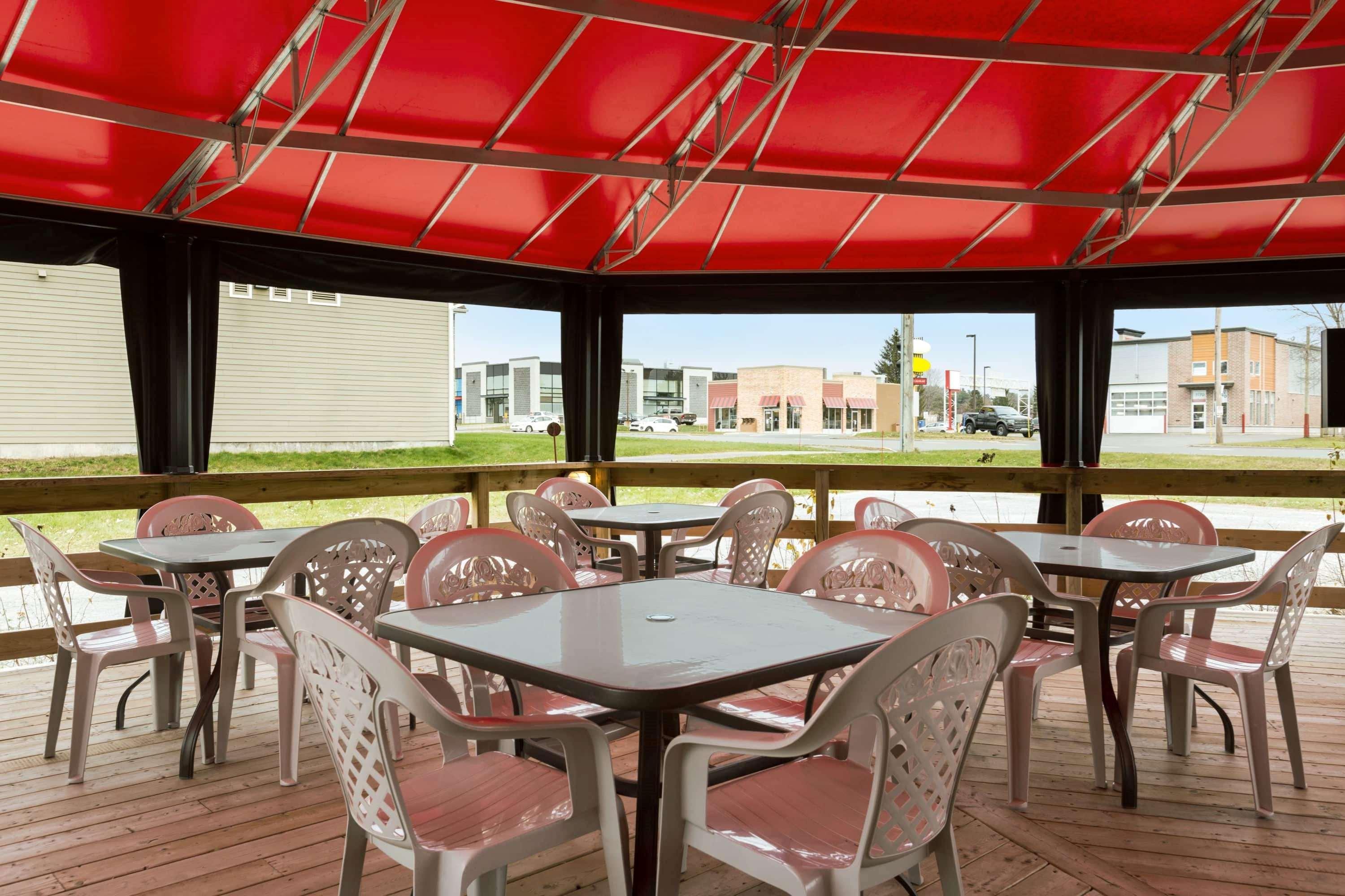 Days Inn By Wyndham Trois-Rivieres Exterior photo